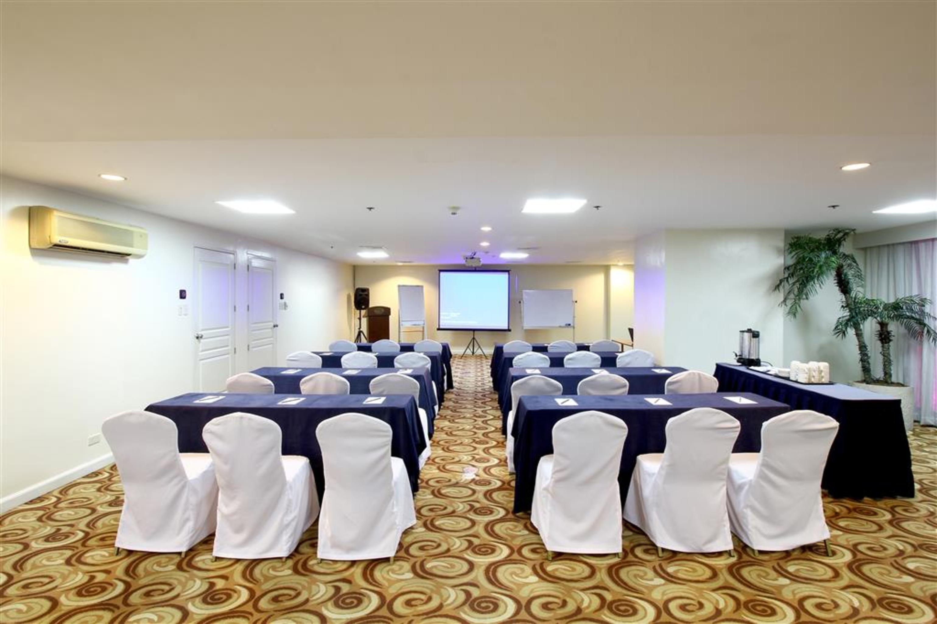 Oxford Suites Makati Makati City Bagian luar foto