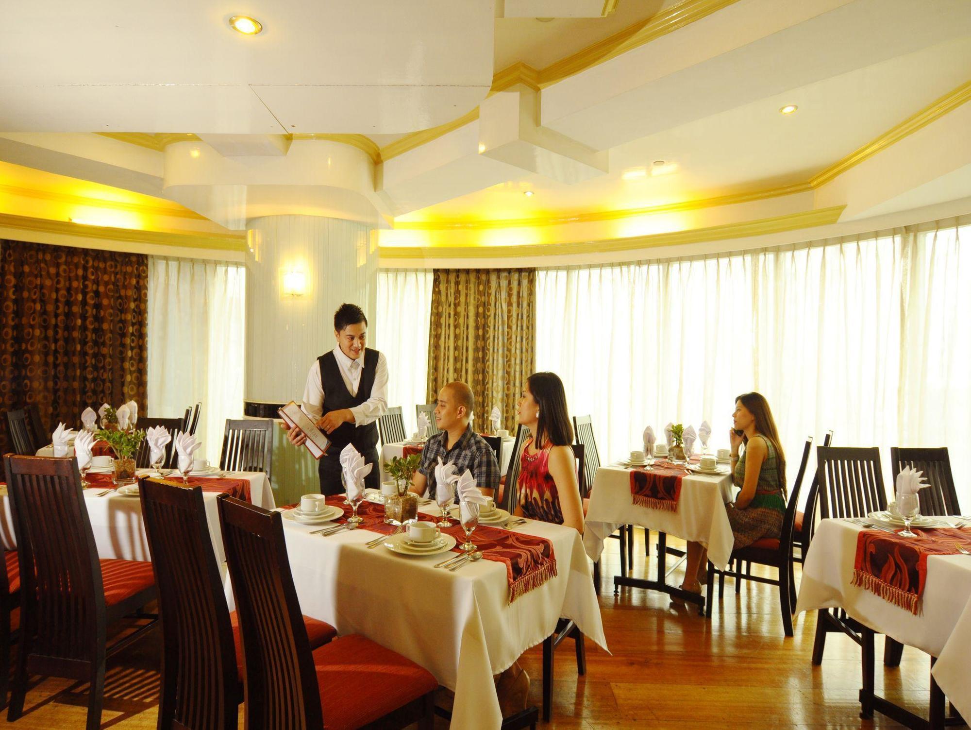 Oxford Suites Makati Makati City Bagian luar foto