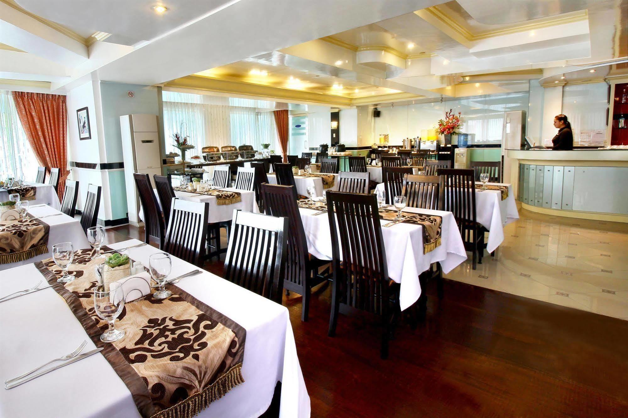 Oxford Suites Makati Makati City Bagian luar foto
