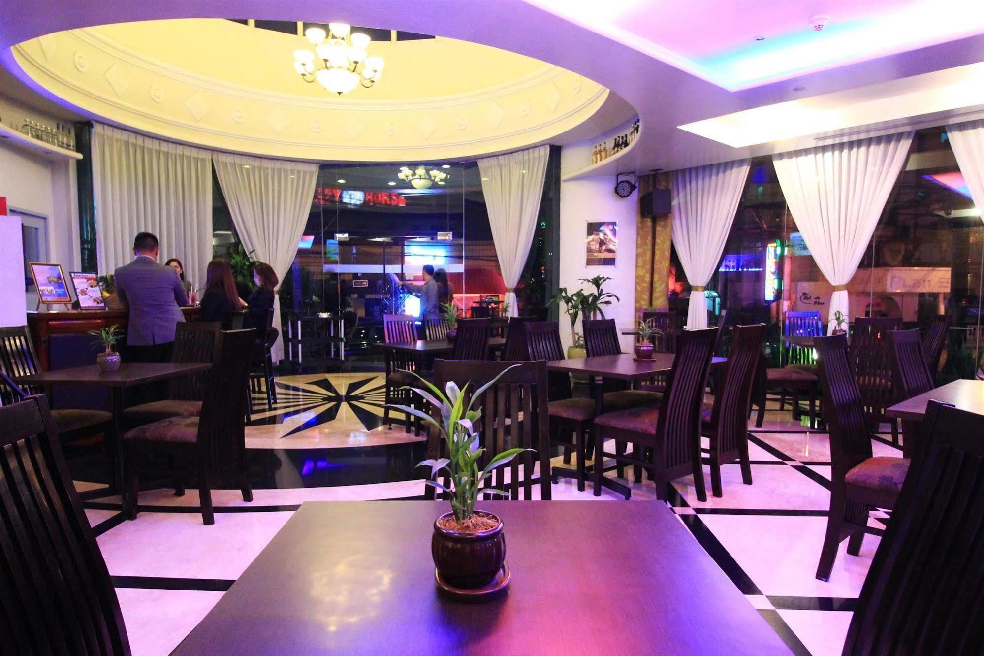 Oxford Suites Makati Makati City Bagian luar foto