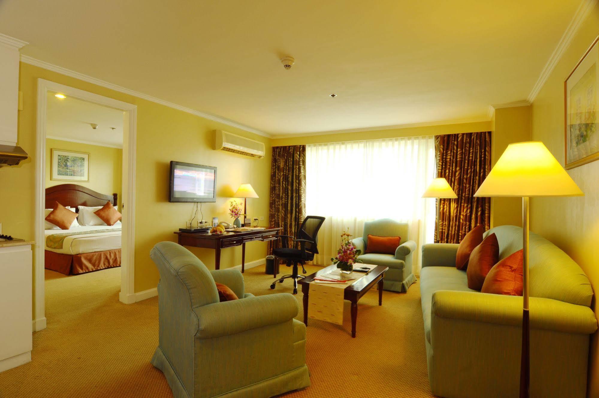 Oxford Suites Makati Makati City Bagian luar foto