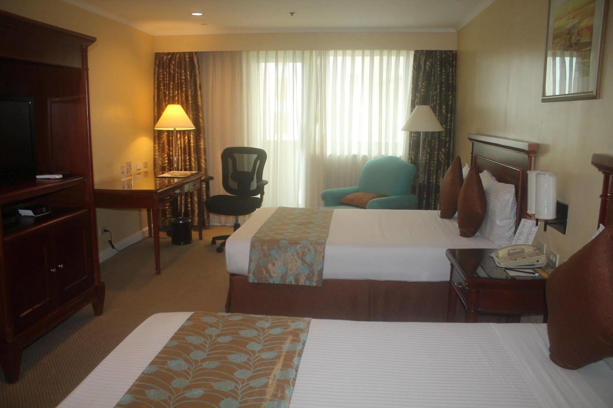 Oxford Suites Makati Makati City Bagian luar foto