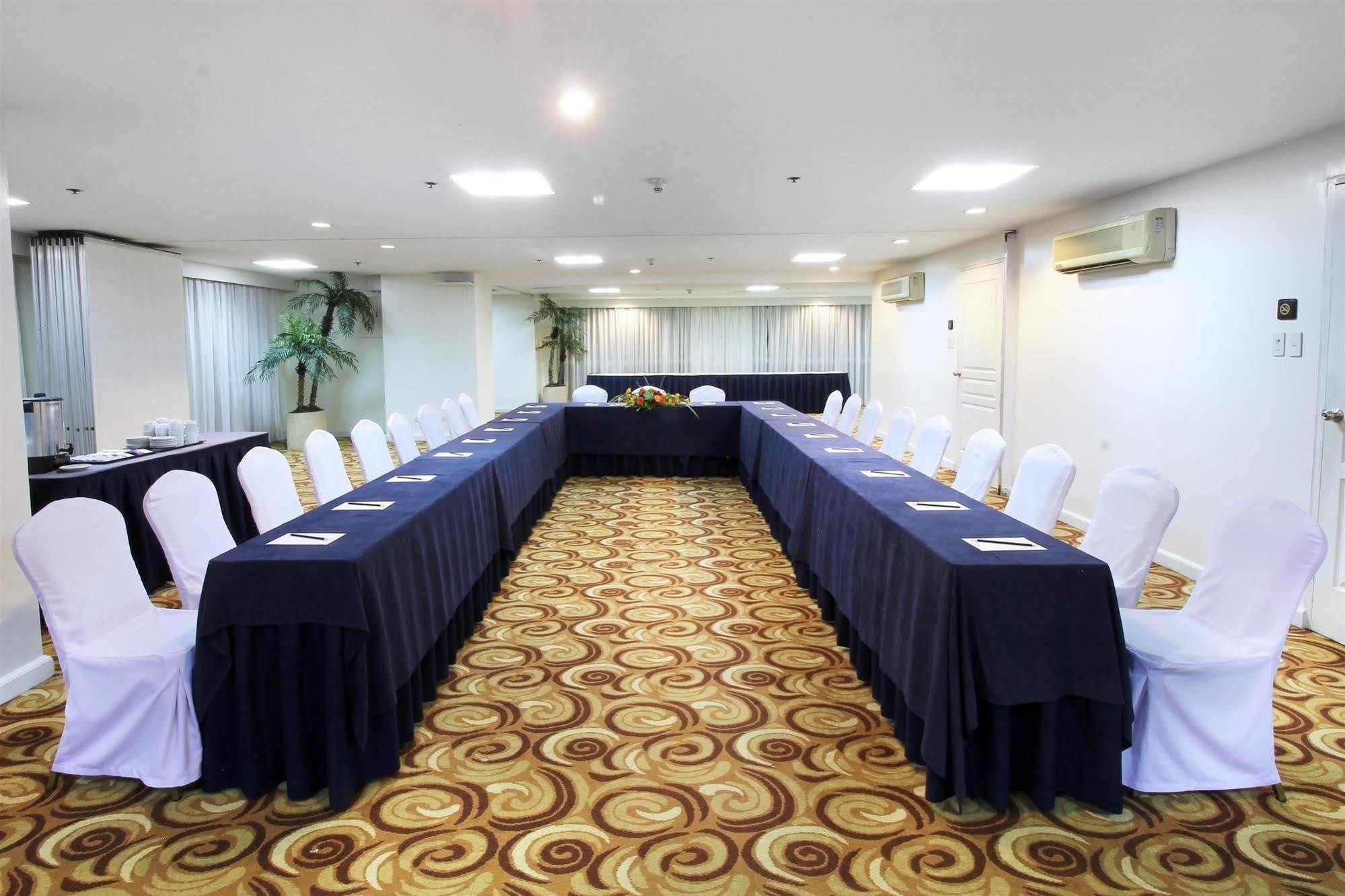 Oxford Suites Makati Makati City Bagian luar foto