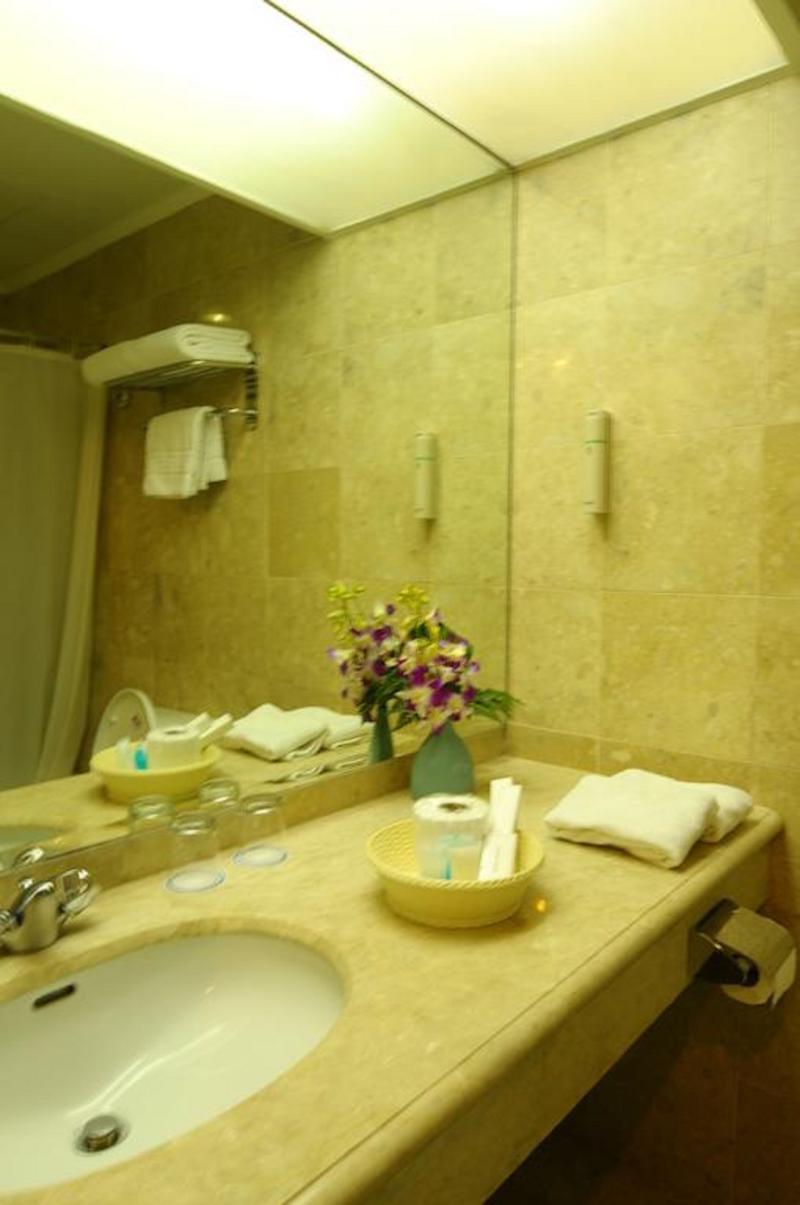 Oxford Suites Makati Makati City Bagian luar foto
