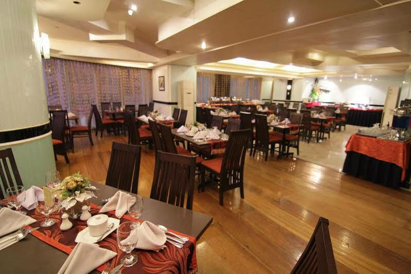 Oxford Suites Makati Makati City Bagian luar foto