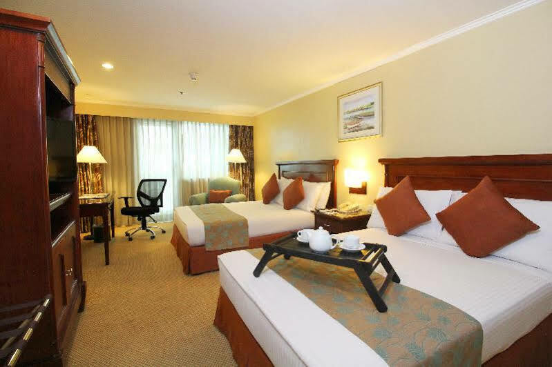 Oxford Suites Makati Makati City Bagian luar foto