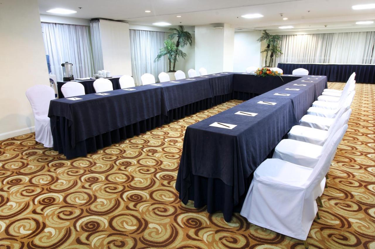 Oxford Suites Makati Makati City Bagian luar foto